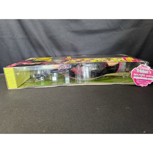 Moxie Teenz Tristen Doll With Interchangeable Wigs MGA Eye Fade FLAW** - Picture 8 of 9